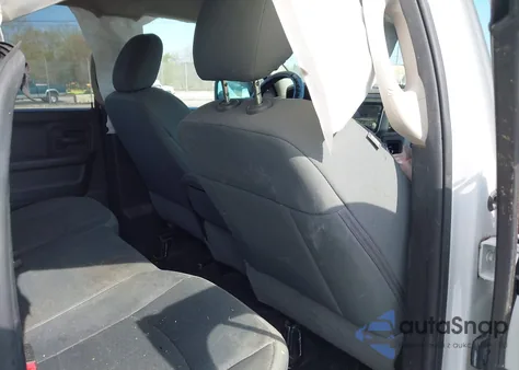 2018 Ram 1500 Tradesman 4X4 6'4 Box z USA, uszkodzony, nr VIN 1C6RR7FG4JS328304